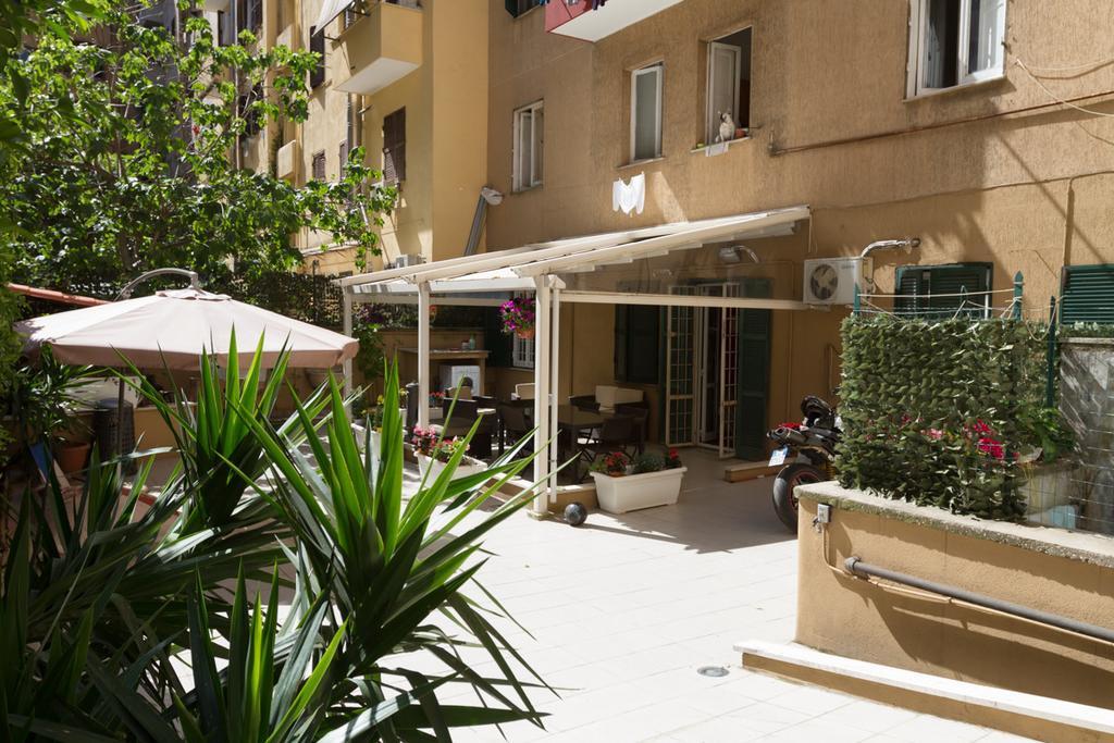 Vacanze Romane Con Giardino Bilik gambar